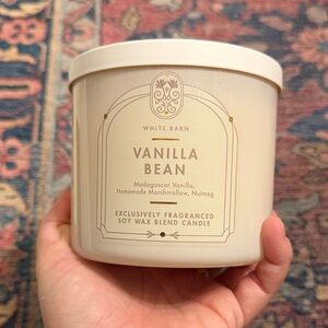 NEW White Barn Candle - Vanilla Bean